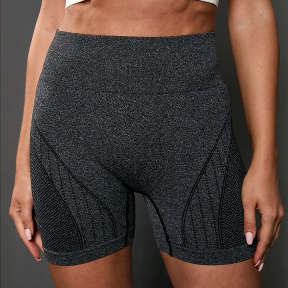 Compress Grey Shorts - Picture 3 of 3